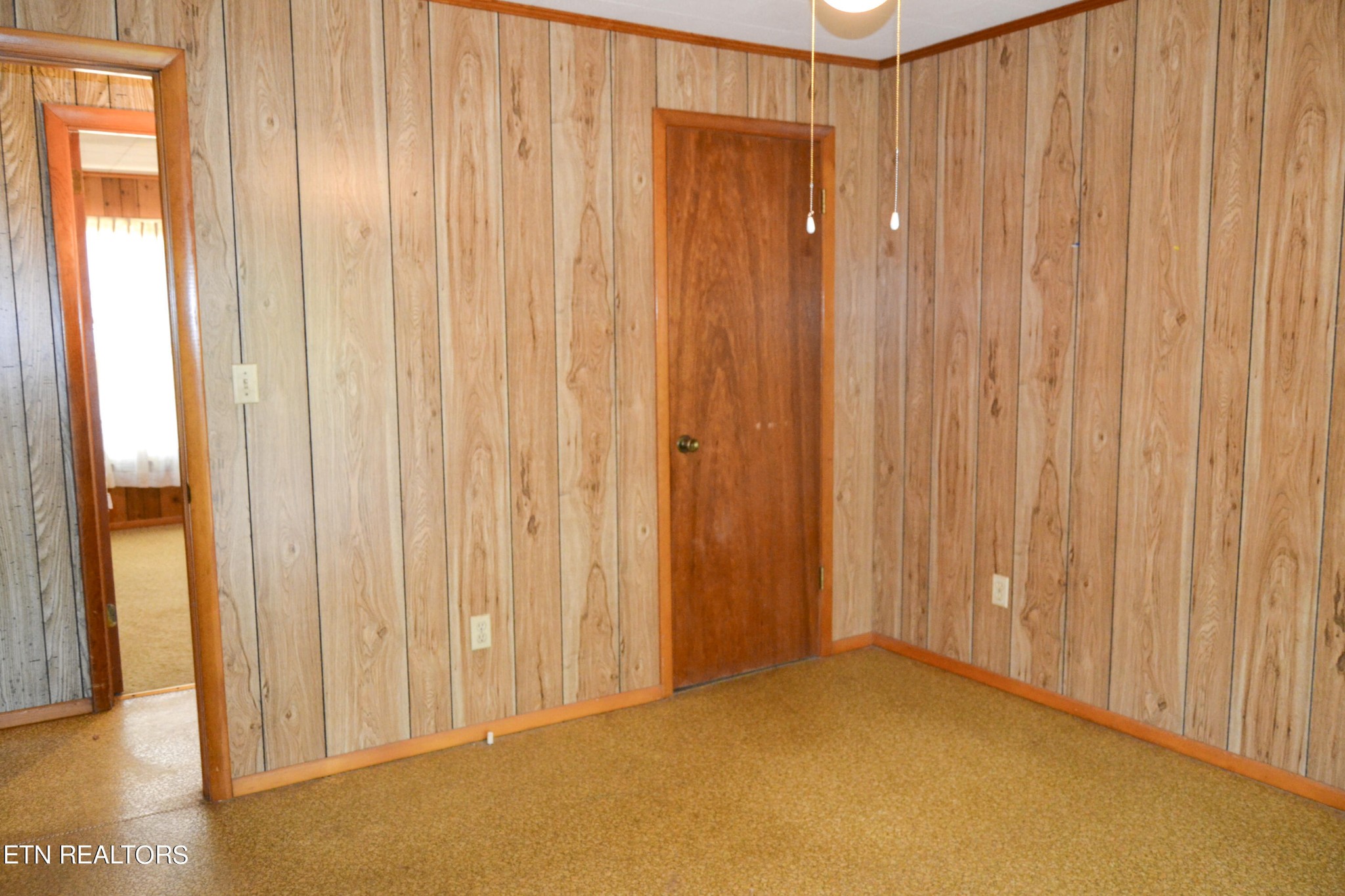 147 Tom Davis Road Livingston, TN 38570 - Photo 13 of 29 a view of a livingroom with wooden floor