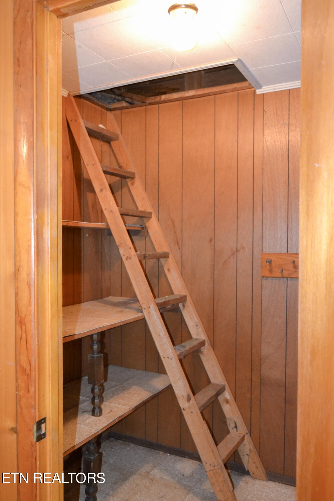 147 Tom Davis Road Livingston, TN 38570 - Photo 16 of 29 a view of entryway