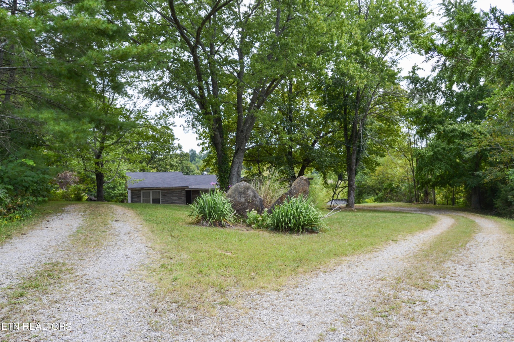 147 Tom Davis Road Livingston, TN 38570 - Photo 4 of 29 a backyard of a house with a yard and outdoor seating