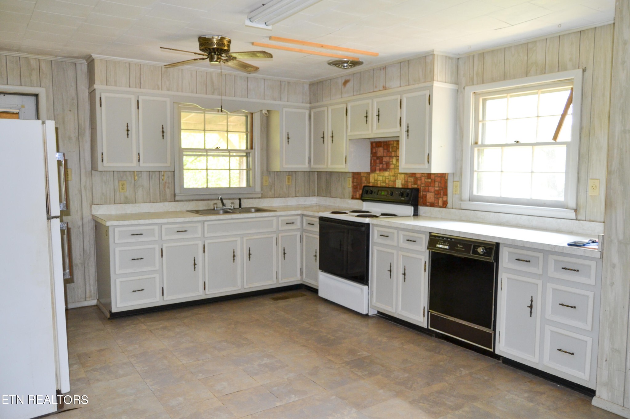 147 Tom Davis Road Livingston, TN 38570 - Photo 8 of 29 a kitchen with white cabinets sink and appliances