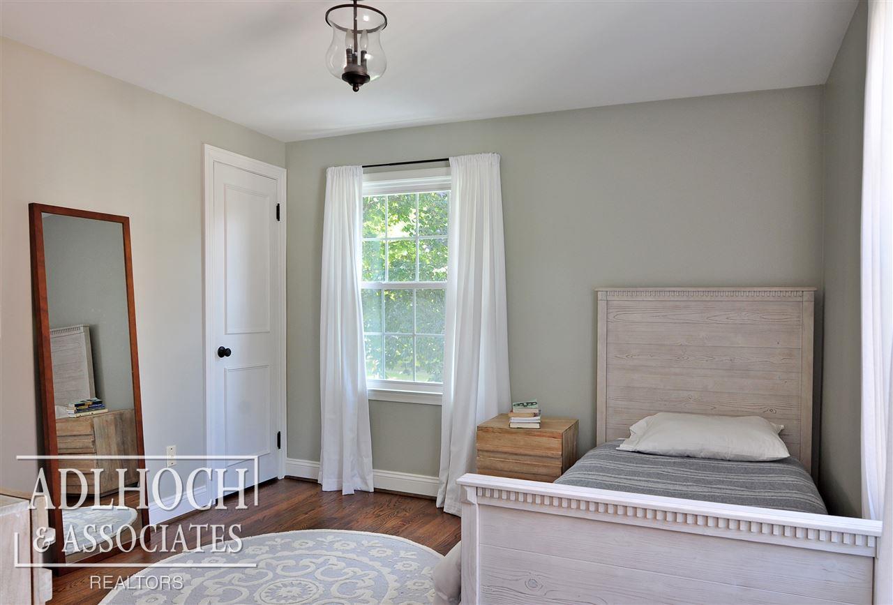 1002 Whittier Road Grosse Pointe, MI 48230 - Photo 19 of 26 31397337-18.JPG
