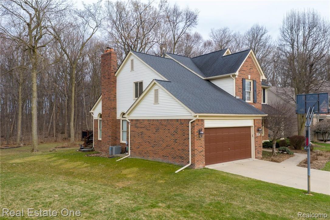 3547 Joshua Drive Rochester, MI 48307 - Photo 2 of 32 DJI_0201.jpg