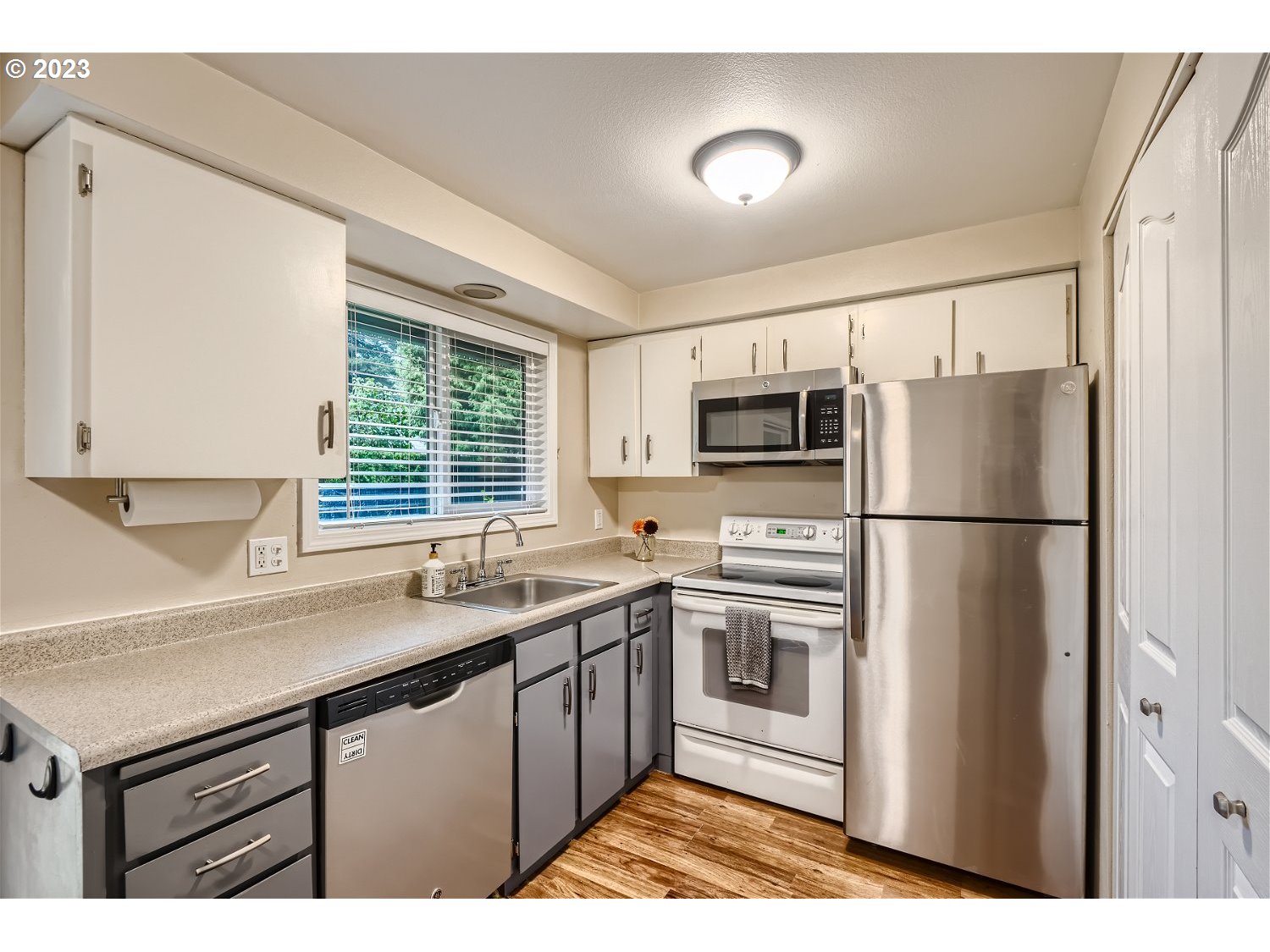 885 Southeast Lambert Circle Gresham, OR 97080 - Photo 11 of 45 a kitchen with stainless steel appliances granite countertop a refrigerator a sink a stove a microwave and island