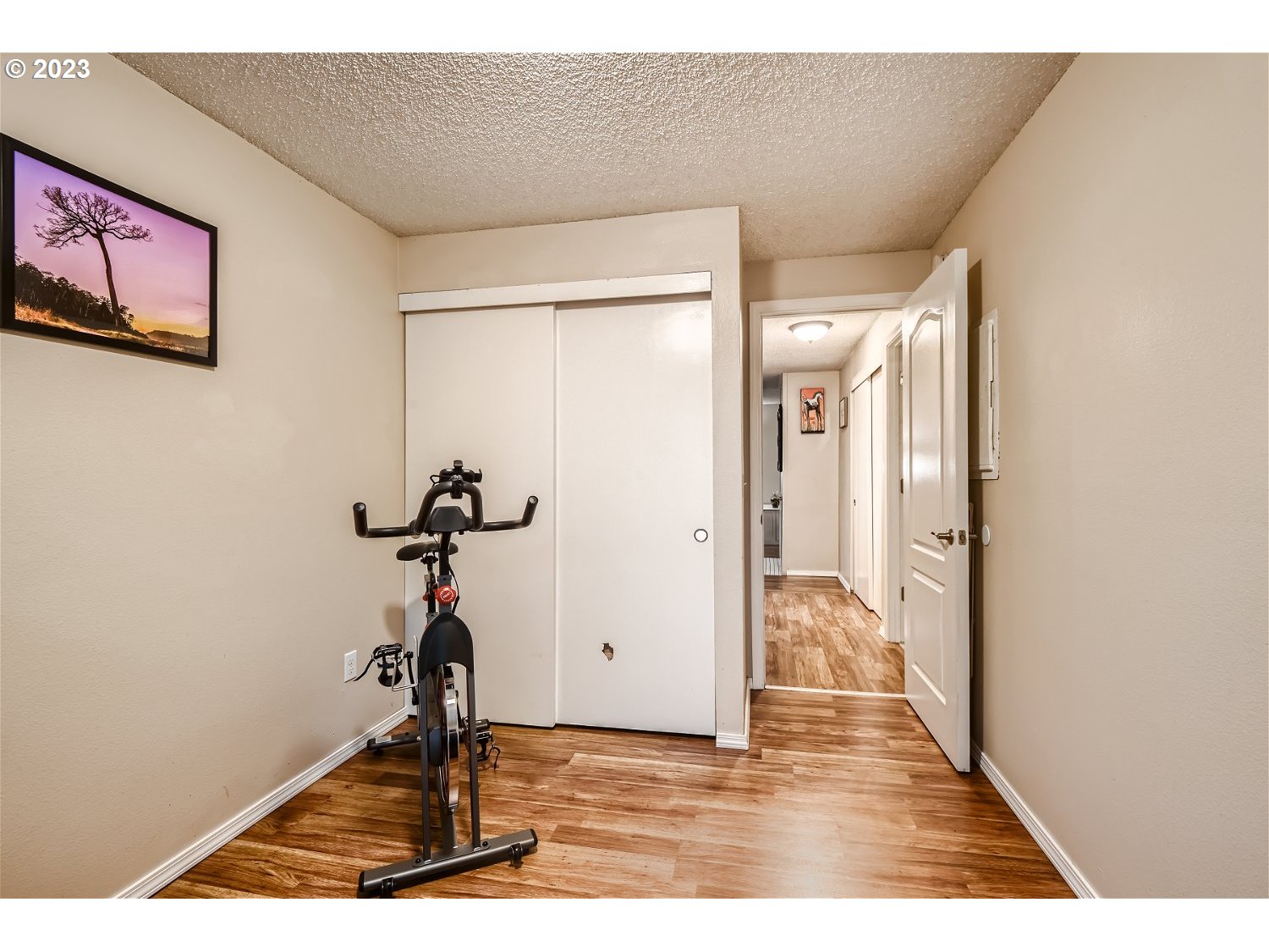 885 Southeast Lambert Circle Gresham, OR 97080 - Photo 19 of 45 a view of a hallway with a flower pot