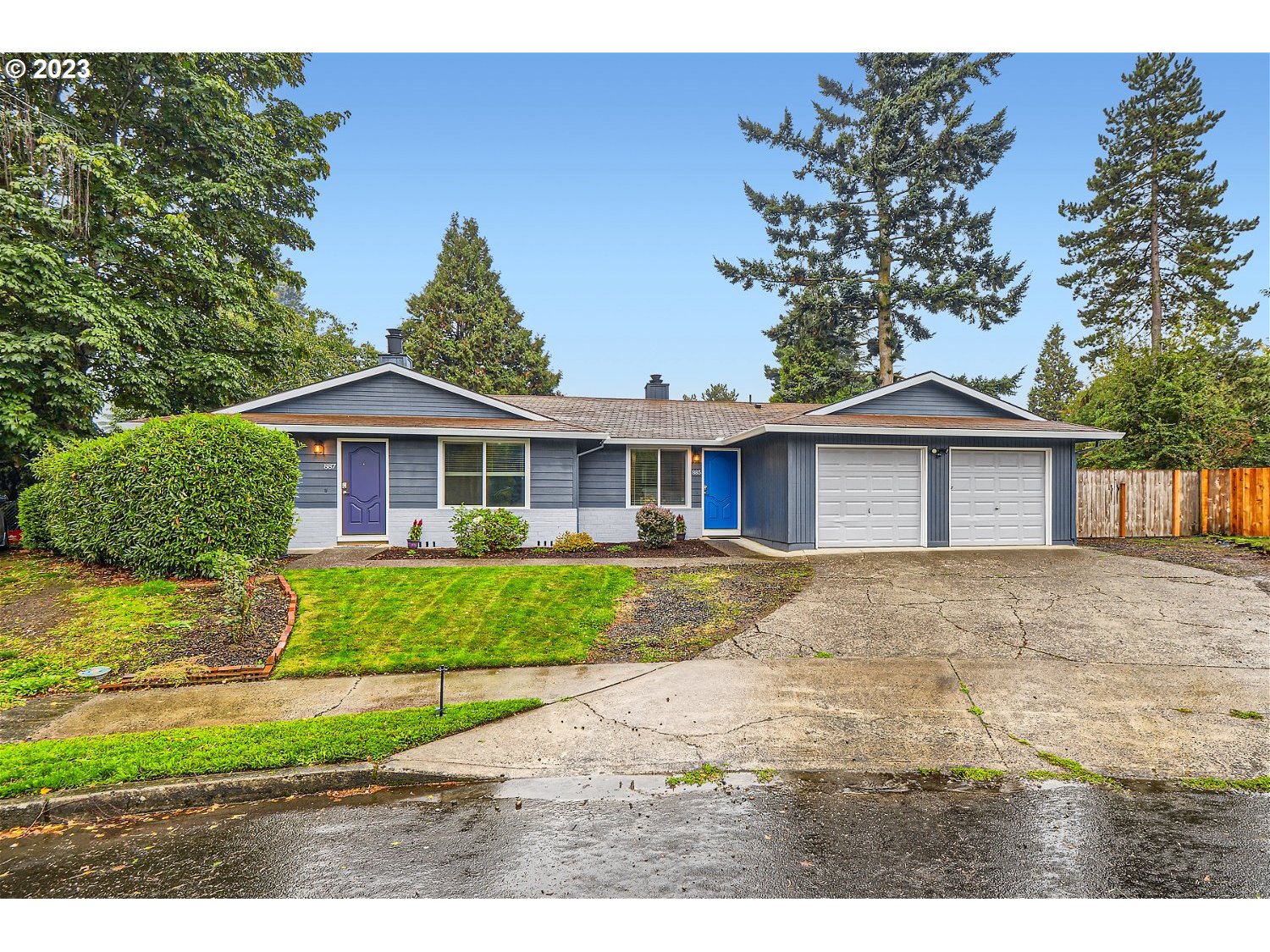 885 Southeast Lambert Circle Gresham, OR 97080 - Photo 2 of 45 a front view of a house with a yard