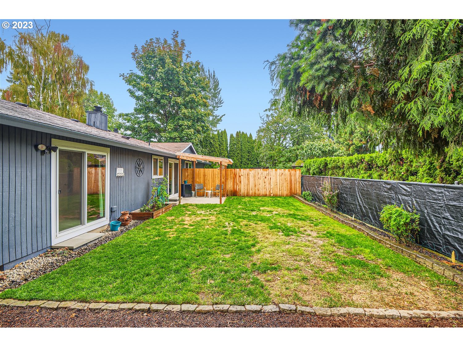 885 Southeast Lambert Circle Gresham, OR 97080 - Photo 23 of 45 a backyard of a house with lots of green space