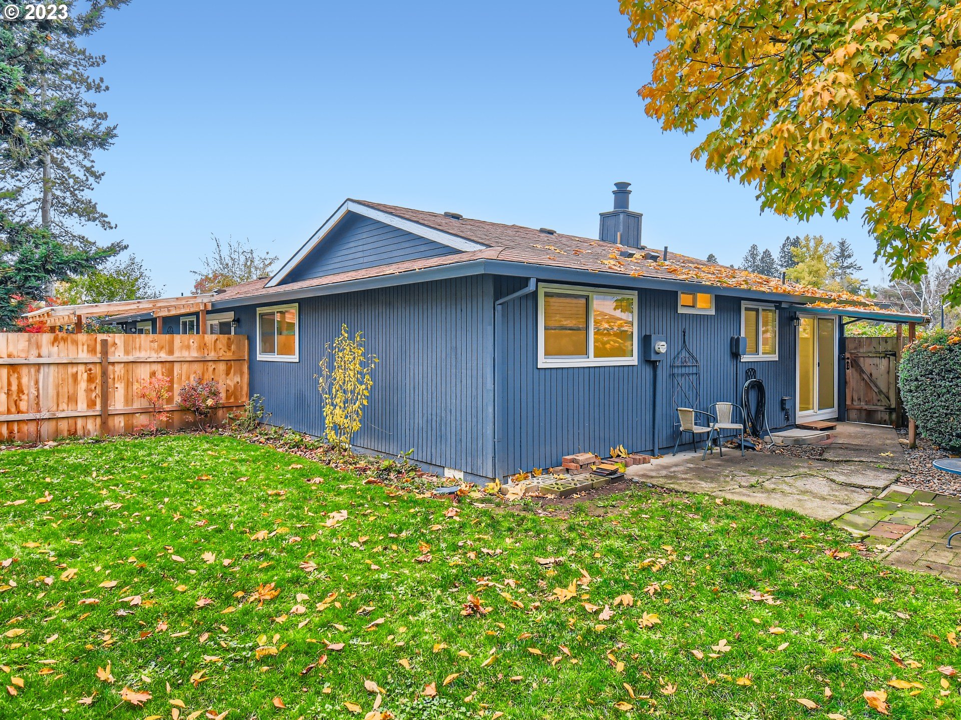 885 Southeast Lambert Circle Gresham, OR 97080 - Photo 45 of 45 a view of front of house with a yard