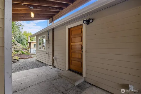 $715,000 | 3912 South Findlay Street, Seattle, WA 98118