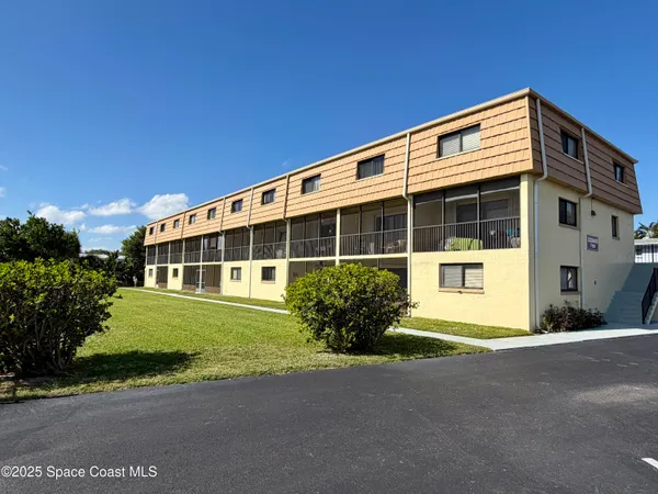 $287,500 | 7101 Ridgewood Avenue, Unit 104, Cape Canaveral, FL 32920