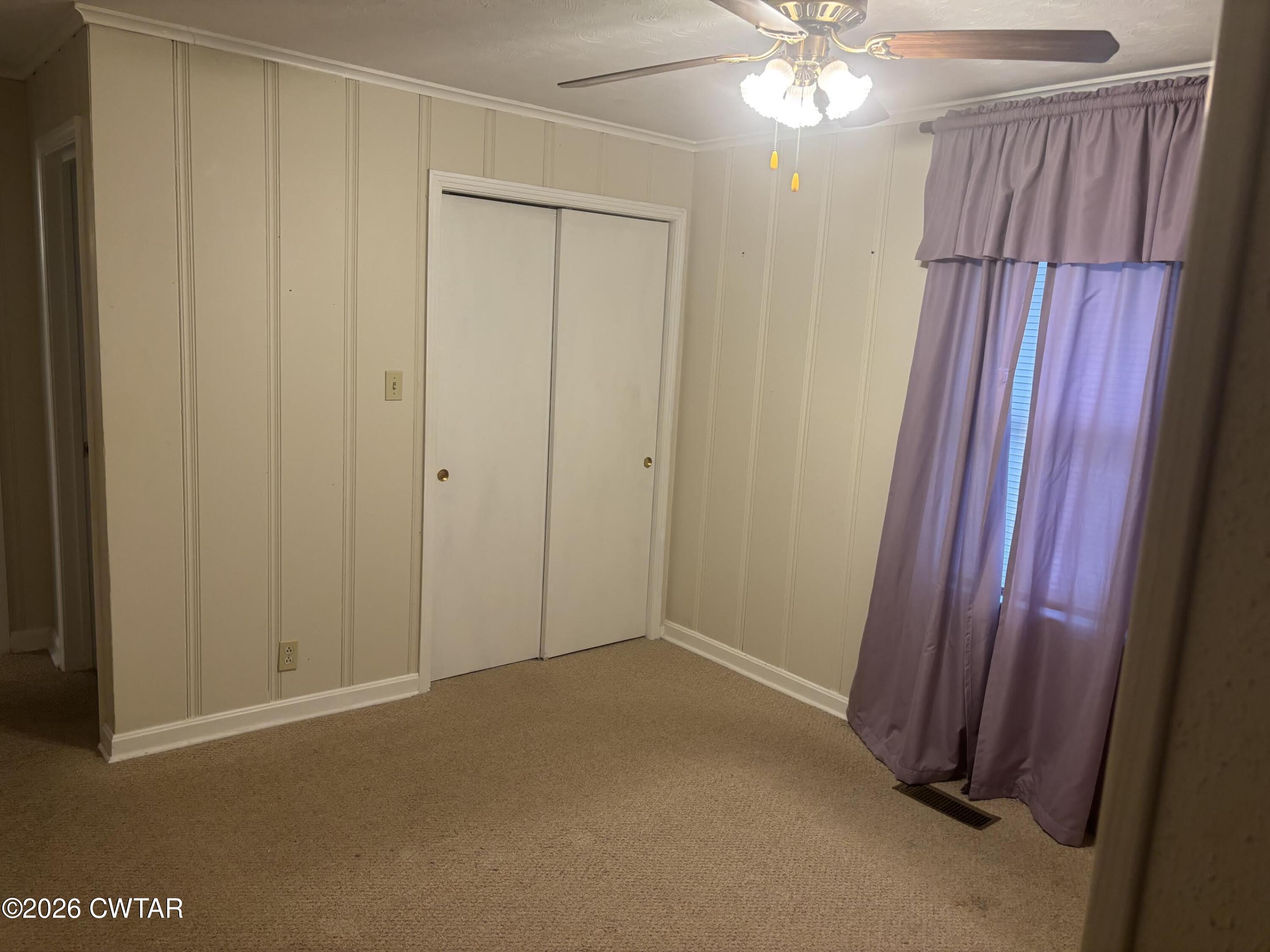 17 Brazil Schoolhouse Road Trenton, TN 38382 - Photo 17 of 21 a view of a livingroom with a chandelier fan and closet