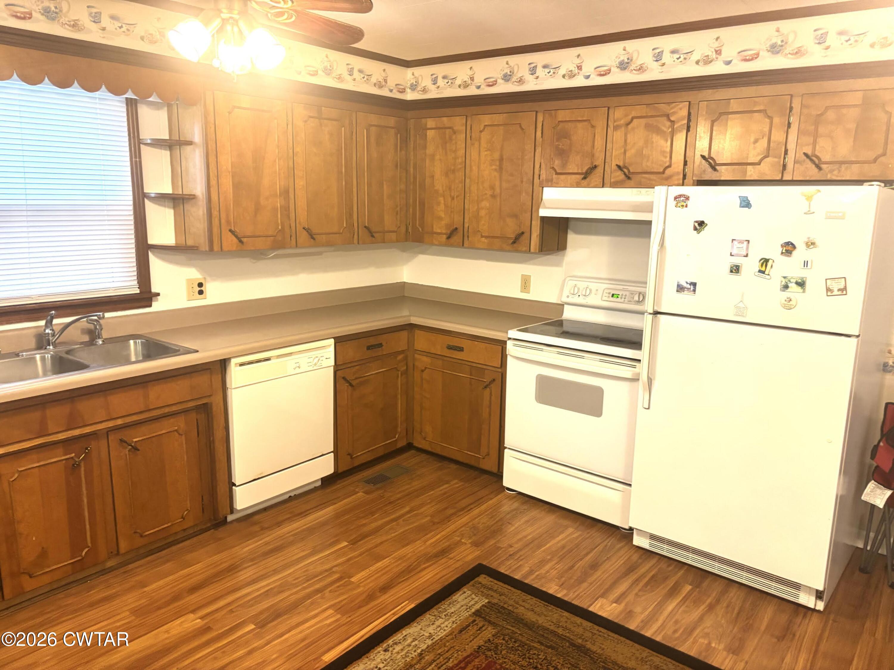 17 Brazil Schoolhouse Road Trenton, TN 38382 - Photo 6 of 21 a kitchen with granite countertop white cabinets and white appliances