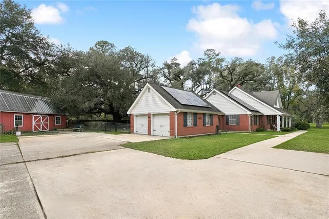 $395,000 | 14102 Jones Road, Ponchatoula, LA 70454