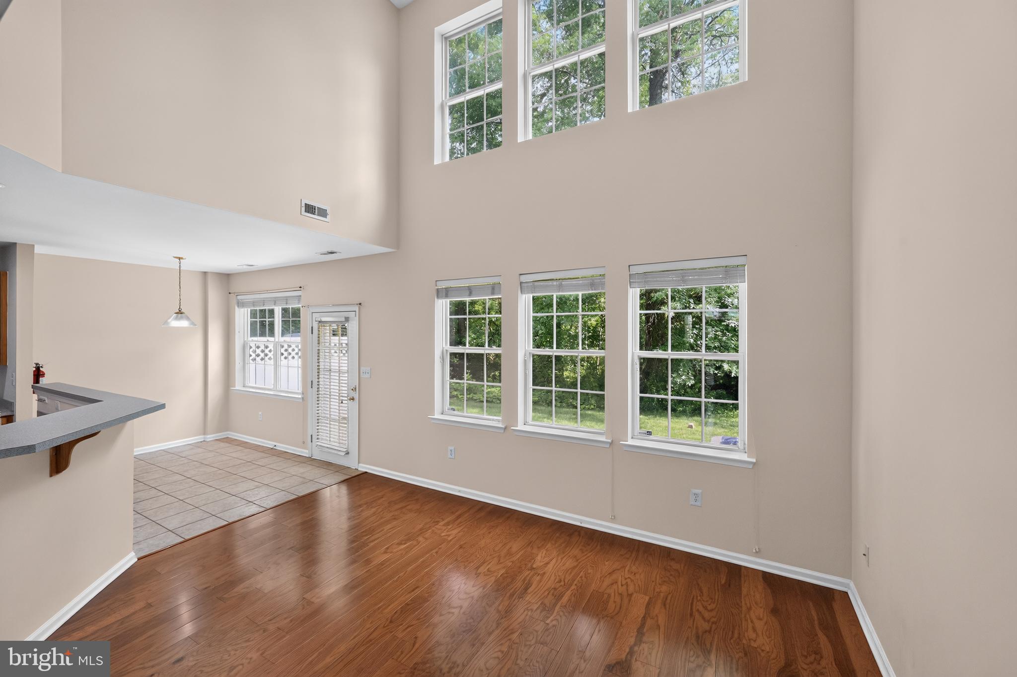 28 Sutton Court Pennington, NJ 08534 - Photo 7 of 30