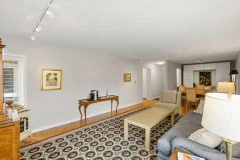 $550,000 | 1333 Maple Avenue, Unit 2E, Evanston, IL 60201