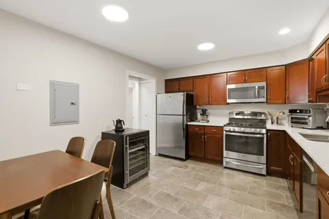 $550,000 | 1333 Maple Avenue, Unit 2E, Evanston, IL 60201