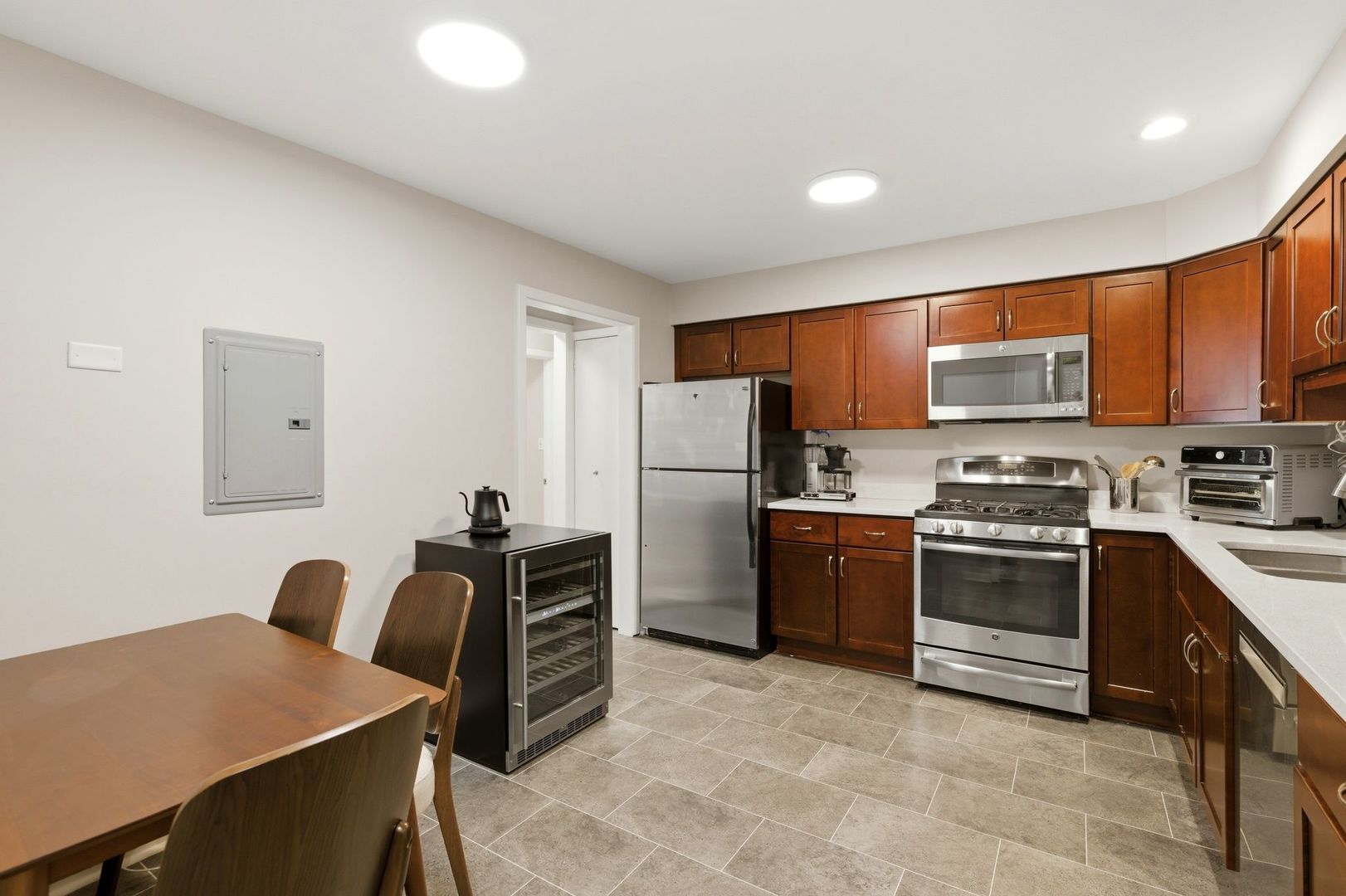 1333 Maple Avenue, Unit 2E Evanston, IL 60201 - Photo 6 of 20