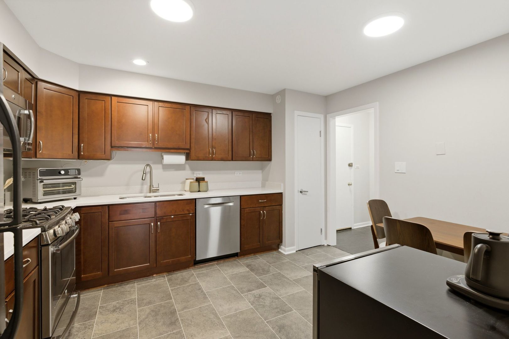 1333 Maple Avenue, Unit 2E Evanston, IL 60201 - Photo 7 of 20