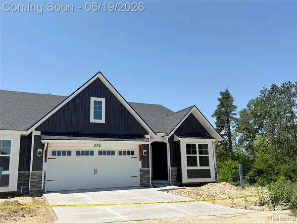 $589,900 | 370 Canyon Creek Court, Unit 19, Howell, MI 48843