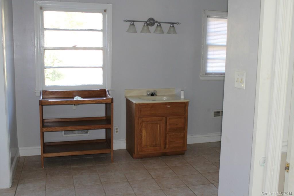 5001 Allen Road East, Unit 4 Charlotte, NC 28269 - Photo 9 of 13 Gallery Image 9