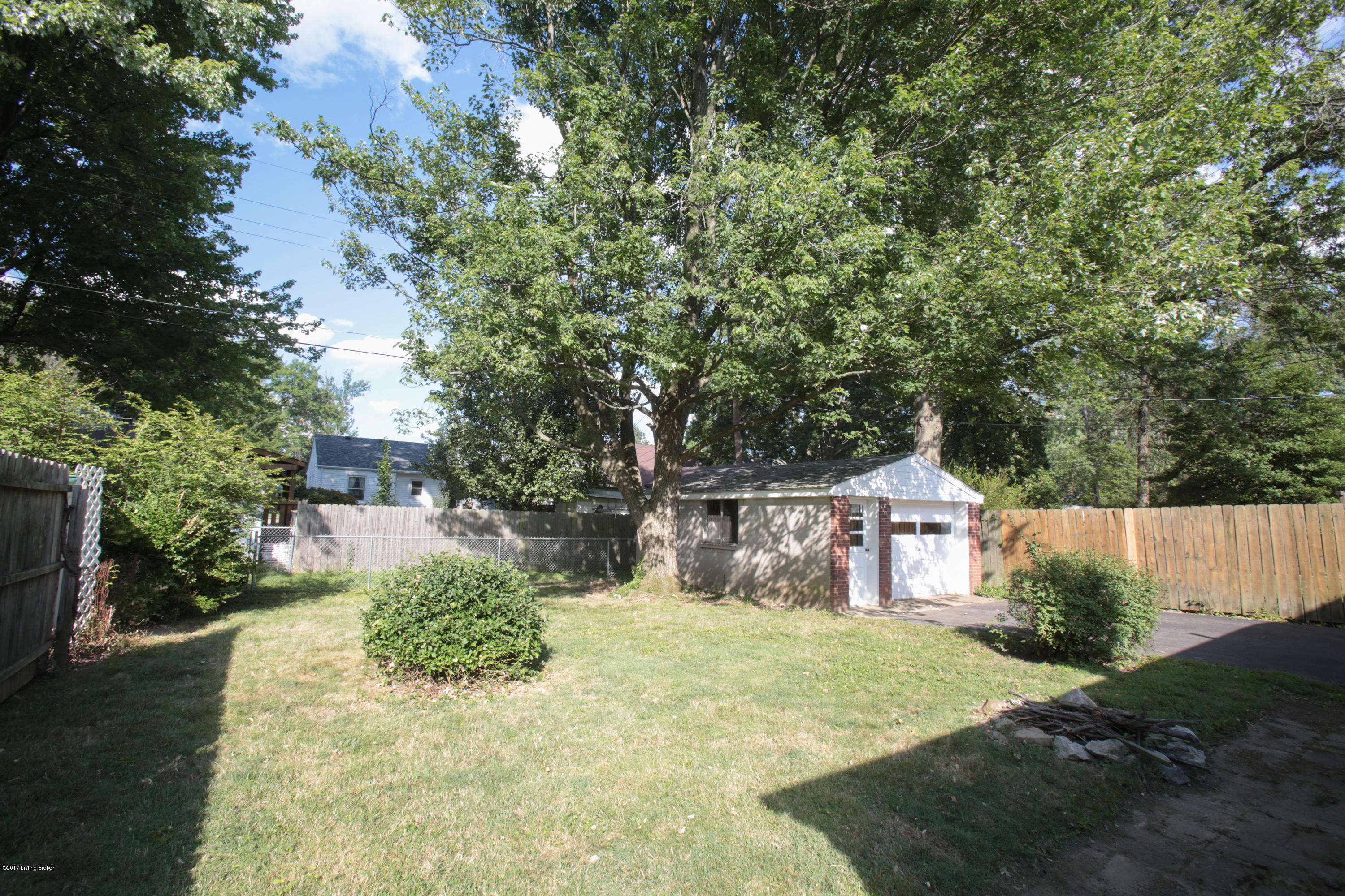 3025 Talisman Road Louisville, KY 40220 - Photo 24 of 24 backyard