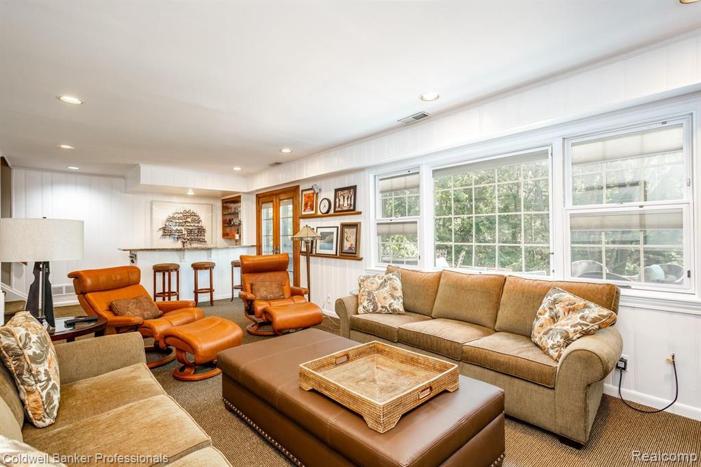 2623 Worcester Road West Bloomfield, MI 48323 - Photo 9 of 68