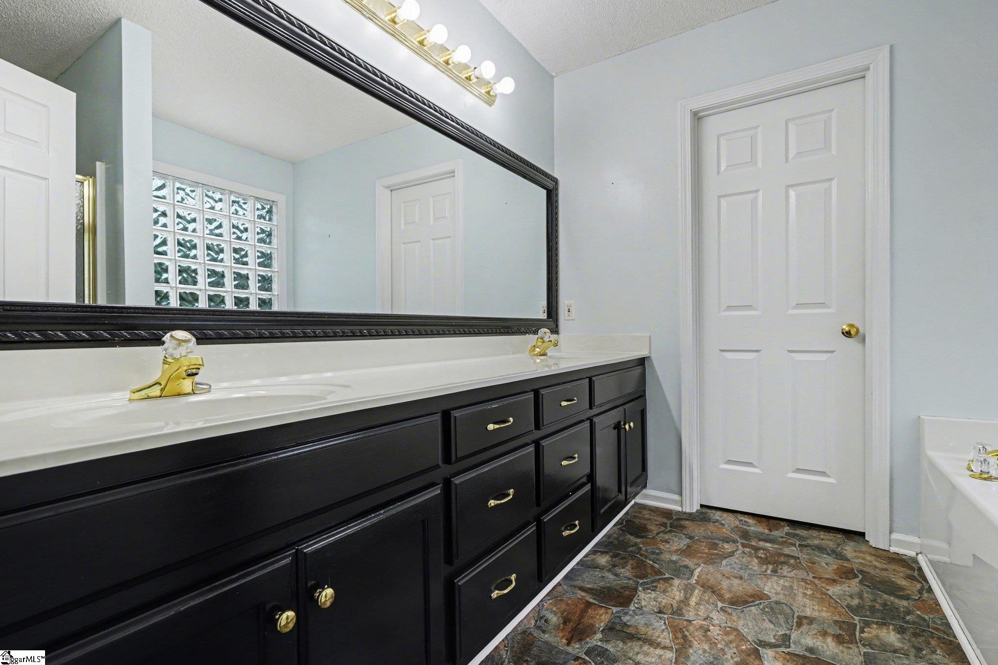 605 Shadow Oaks Drive Easley, SC 29642 - Photo 20 of 38