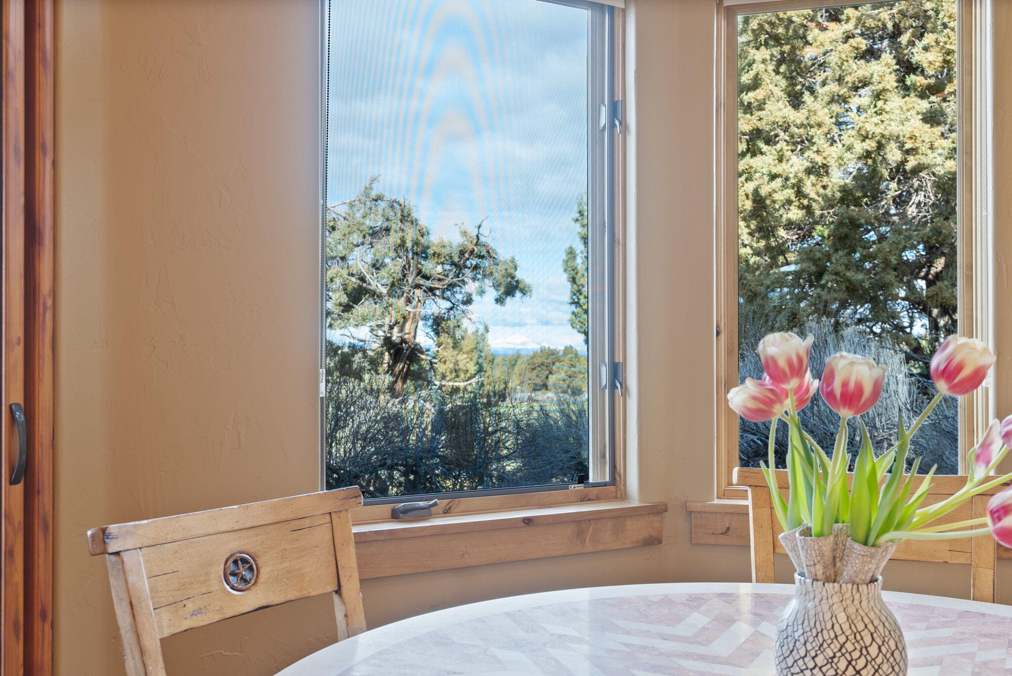 22887 Ghost Tree Lane Bend, OR 97701 - Photo 20 of 97 Quaint breakfast nook to enjoy the views of the Fazio golf course and Cascade mountains .