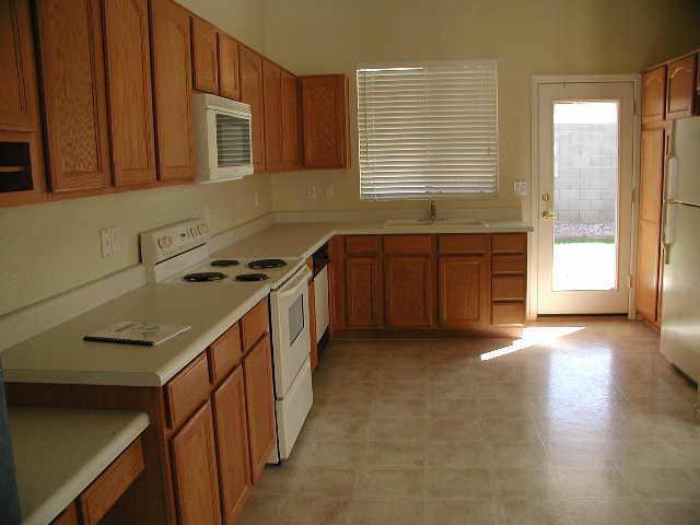 957 South Racine Lane Gilbert, AZ 85296 - Photo 3 of 6 Kitchen