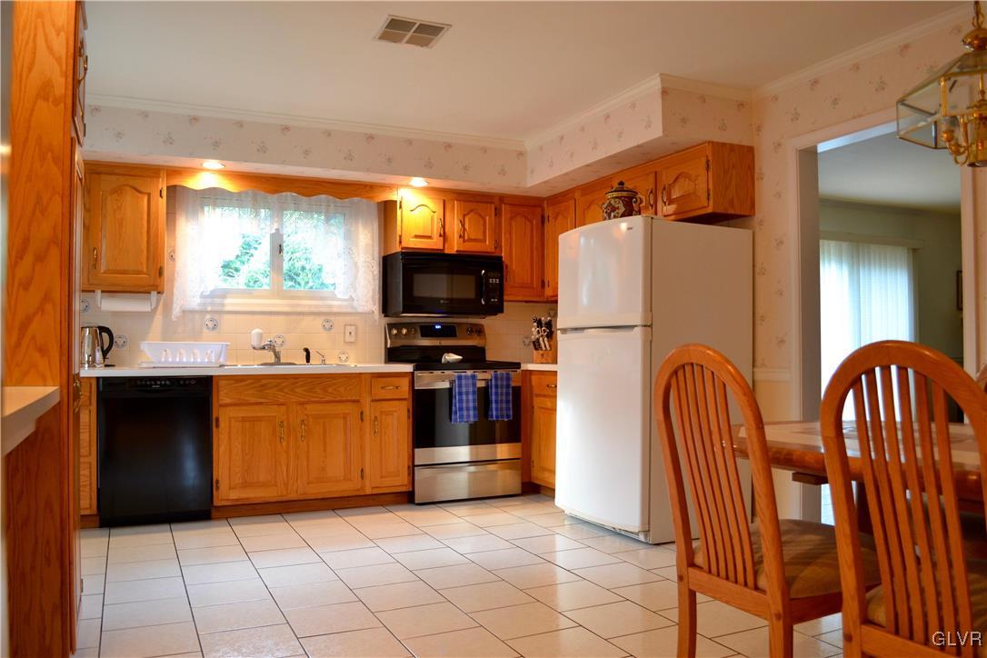 3959 Wedgewood Road Allentown, PA 18104 - Photo 8 of 20 Gallery Image 8