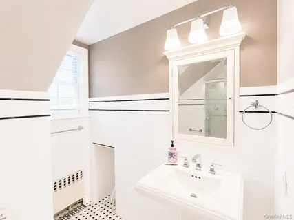 $1,100,000 | 15 Anita Place, Farmingdale, NY 11735