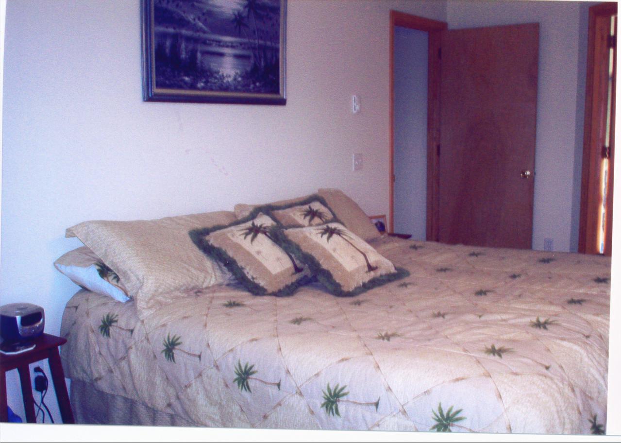 679 Hampstead Road Bushkill, PA 18324 - Photo 4 of 10 a bedroom with a bed and a painting on the wall