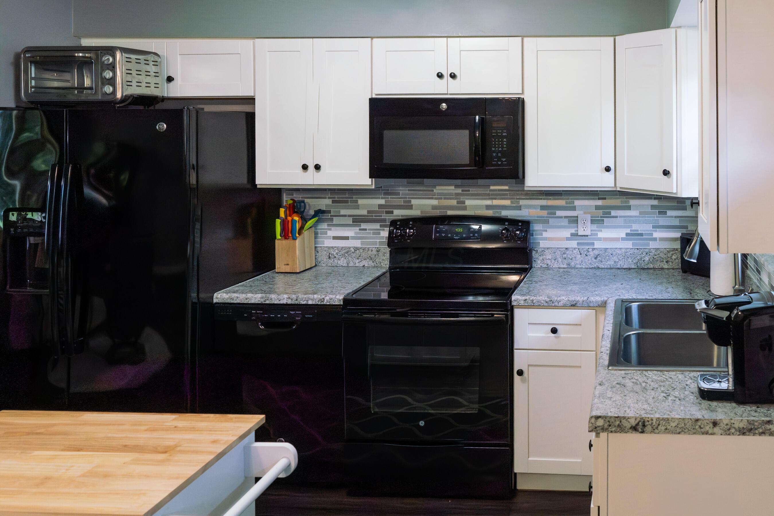 5459 Aspen Road Columbus, OH 43229 - Photo 13 of 21 Renovated Kitchen