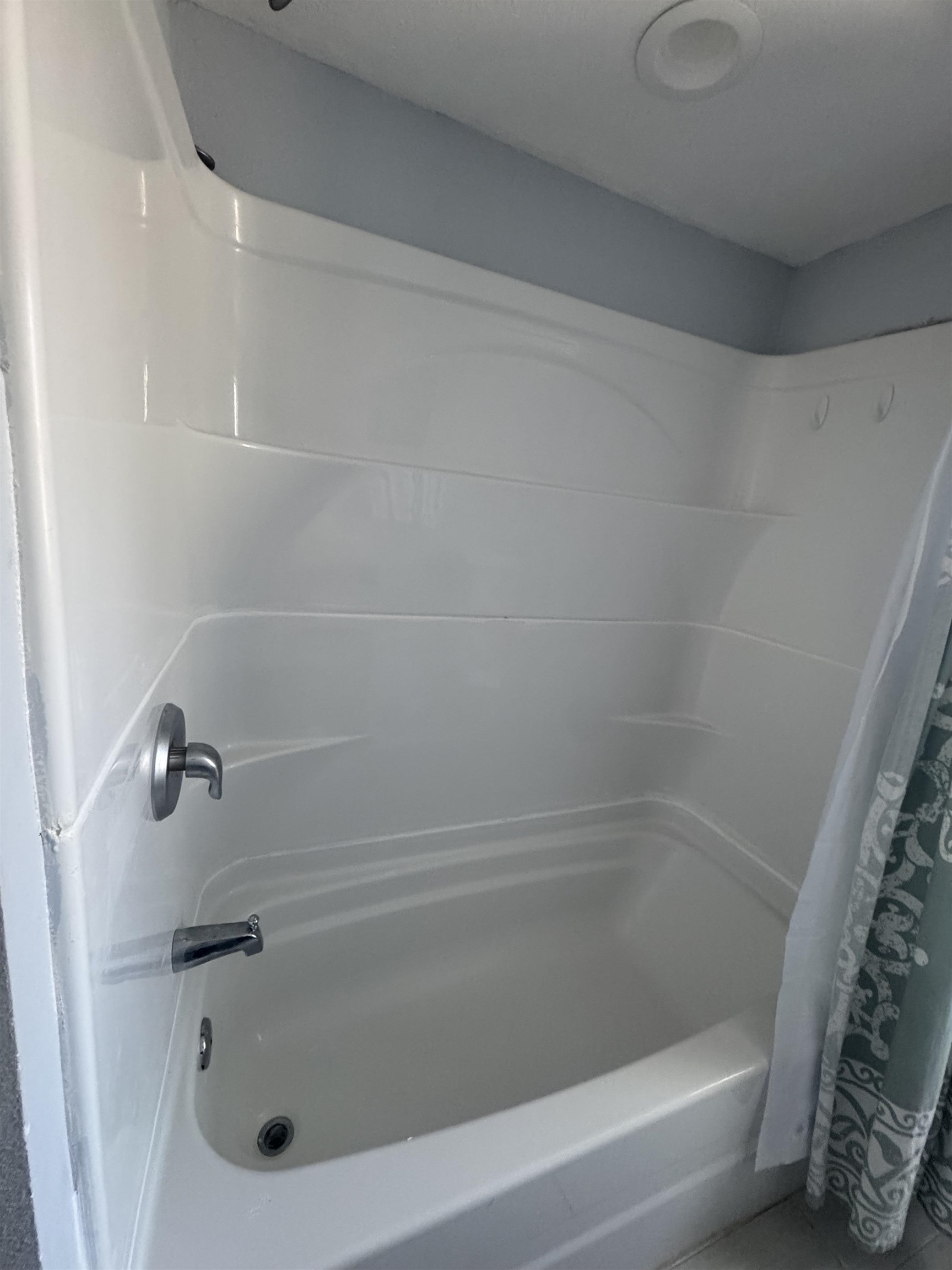 2427 Huntington Circle Conway, SC 29526 - Photo 10 of 19 Full bathroom featuring shower / bathtub combination with curtain