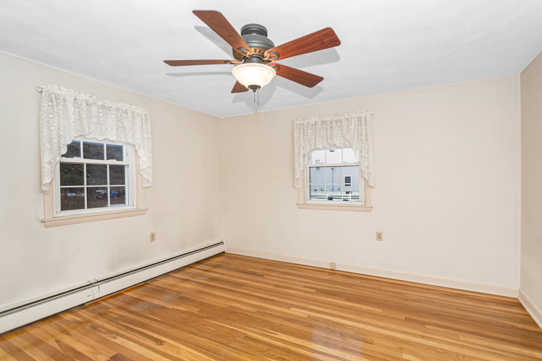 136 Lawrence Road Salem, NH 03079 - Photo 14 of 37