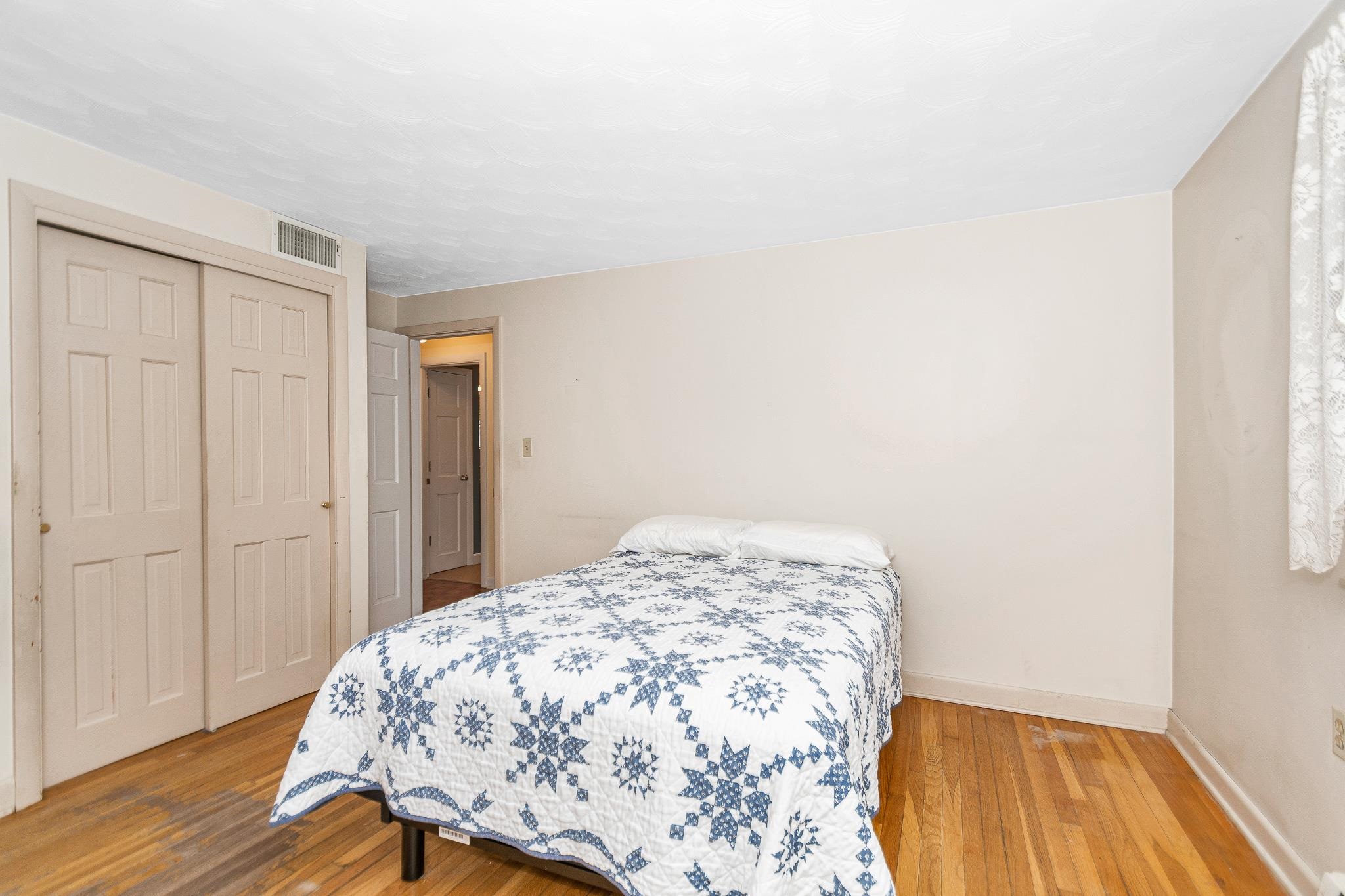 136 Lawrence Road Salem, NH 03079 - Photo 18 of 37