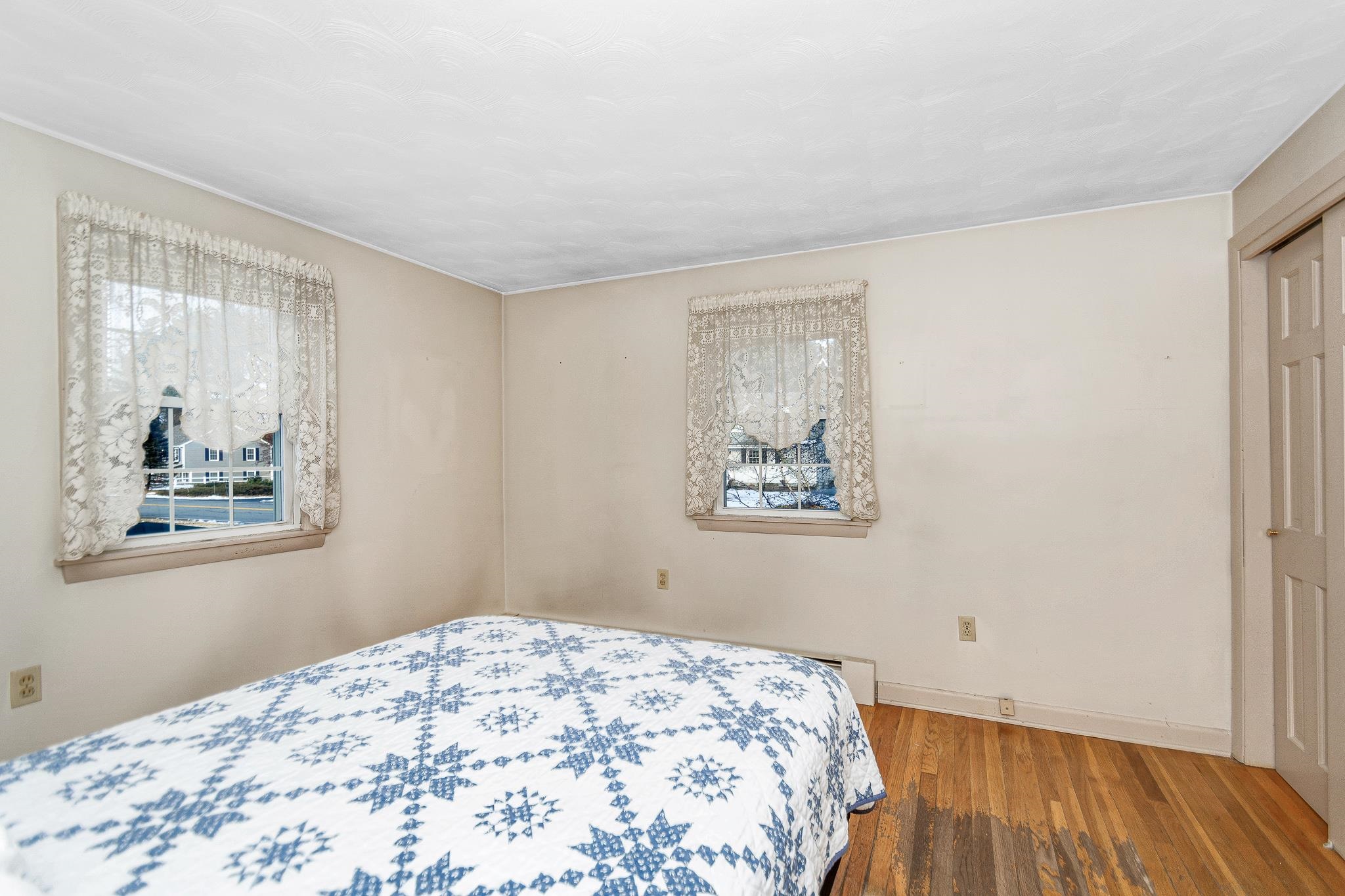 136 Lawrence Road Salem, NH 03079 - Photo 20 of 37