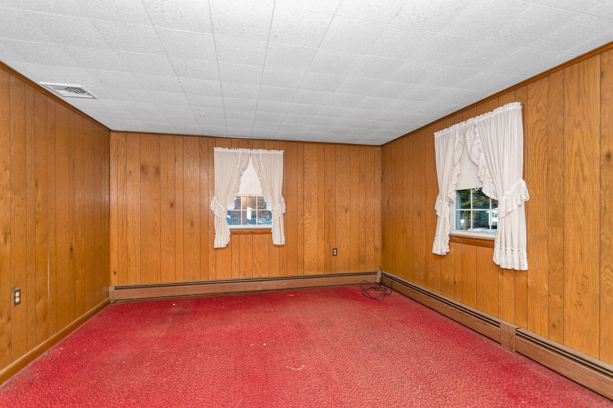 136 Lawrence Road Salem, NH 03079 - Photo 21 of 37