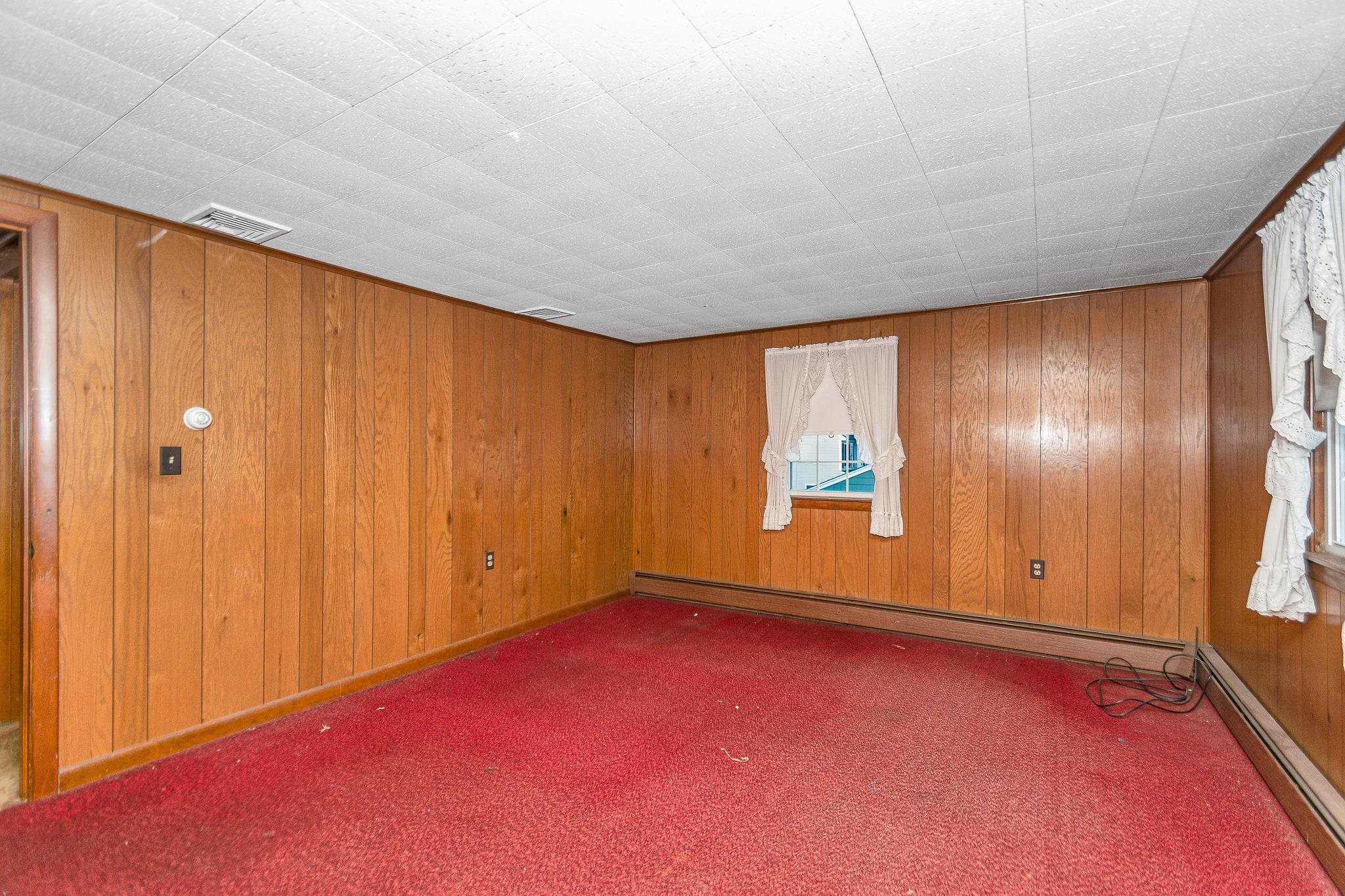 136 Lawrence Road Salem, NH 03079 - Photo 22 of 37