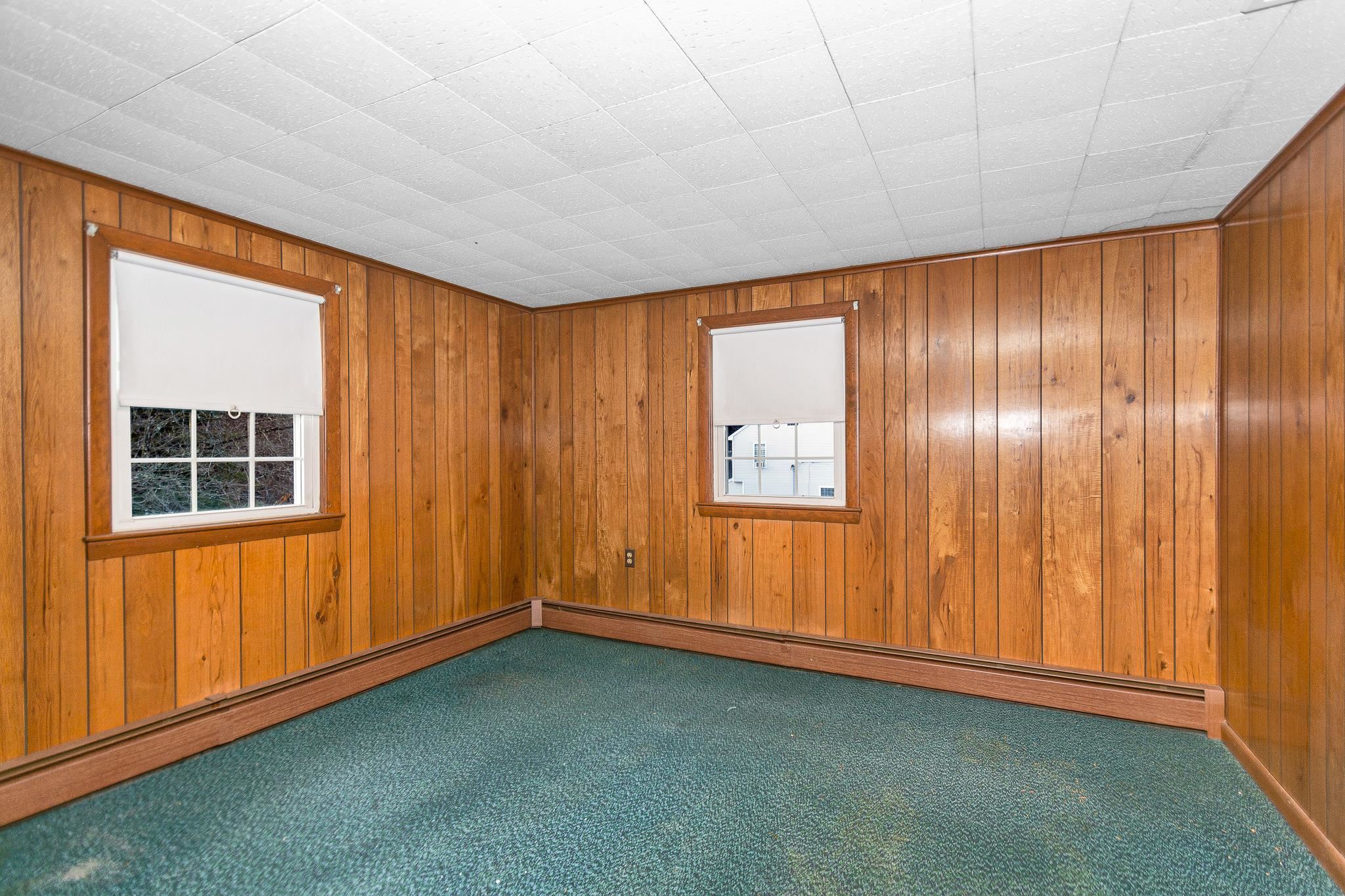 136 Lawrence Road Salem, NH 03079 - Photo 24 of 37