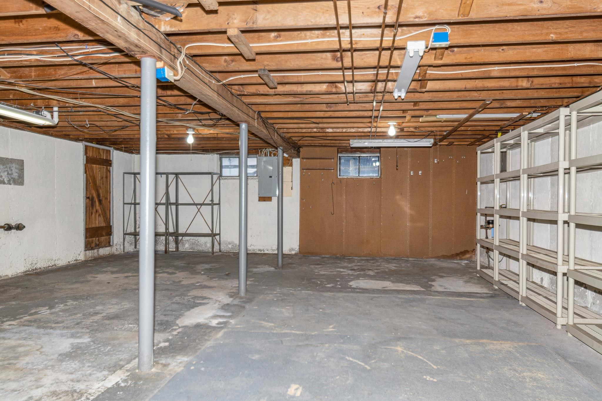 136 Lawrence Road Salem, NH 03079 - Photo 28 of 37