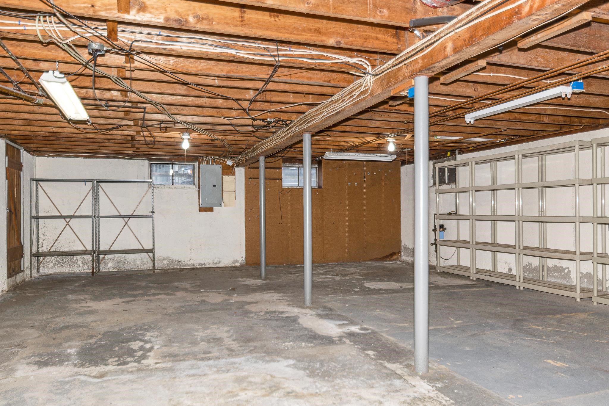 136 Lawrence Road Salem, NH 03079 - Photo 29 of 37