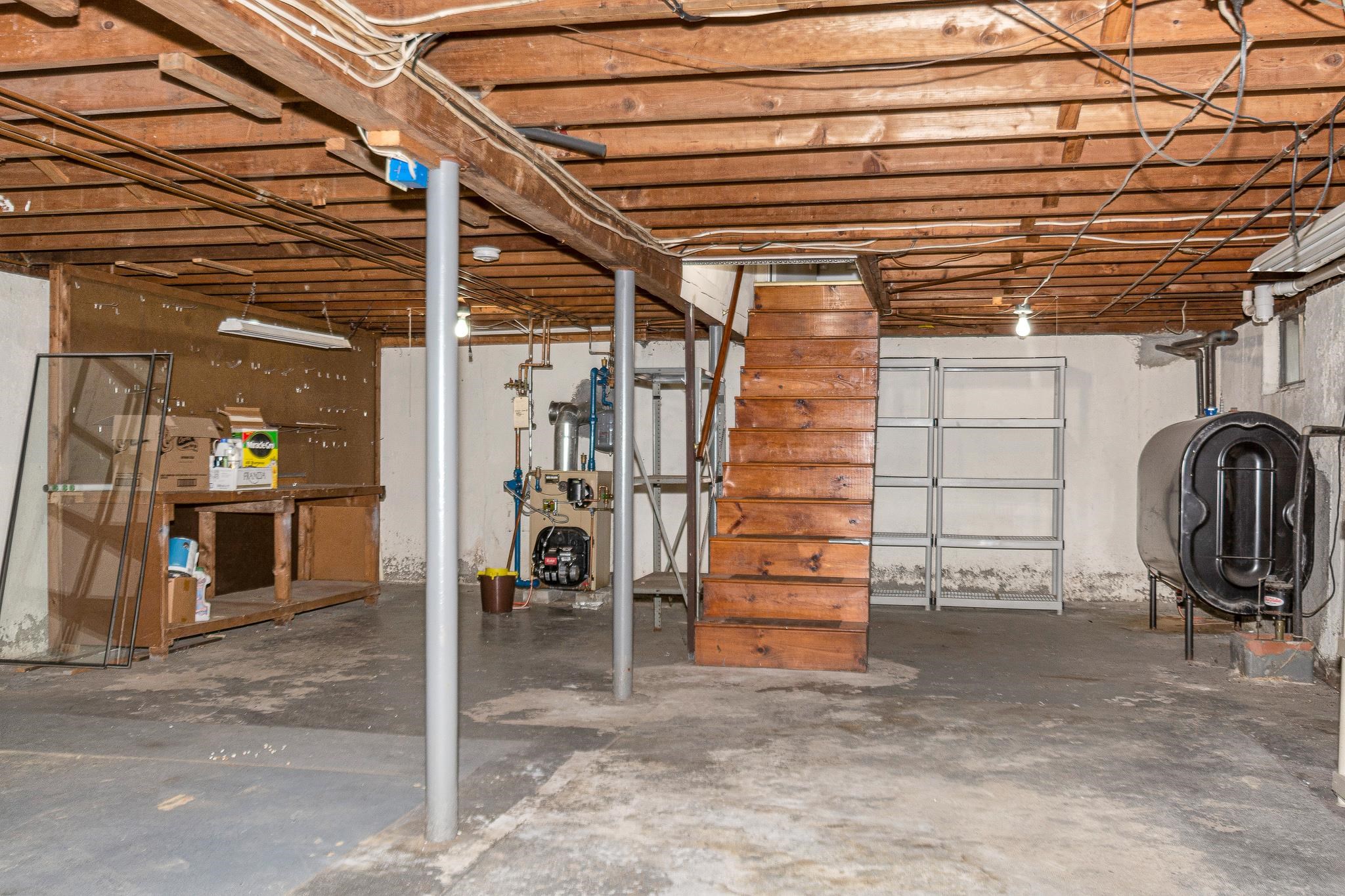 136 Lawrence Road Salem, NH 03079 - Photo 30 of 37