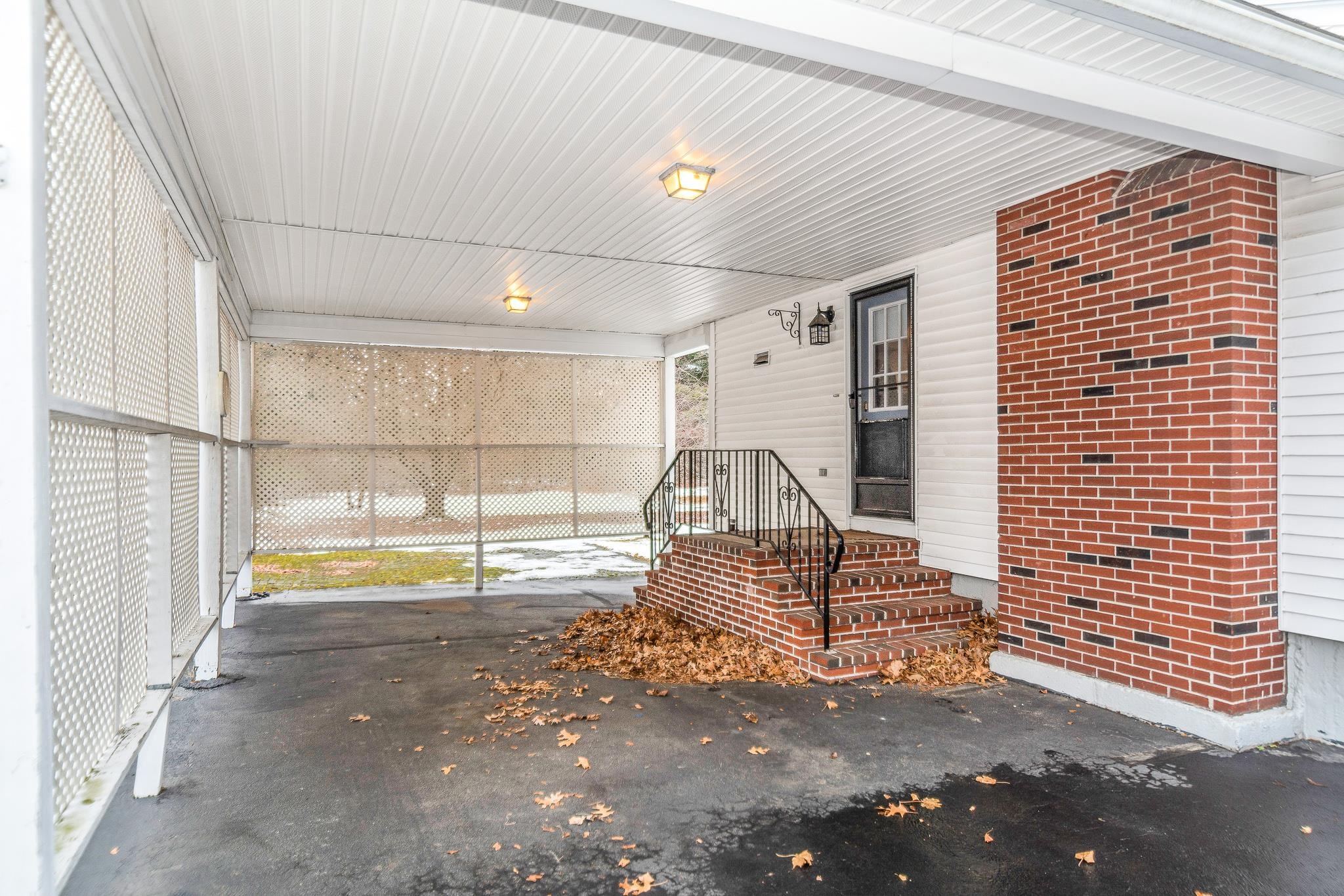 136 Lawrence Road Salem, NH 03079 - Photo 31 of 37