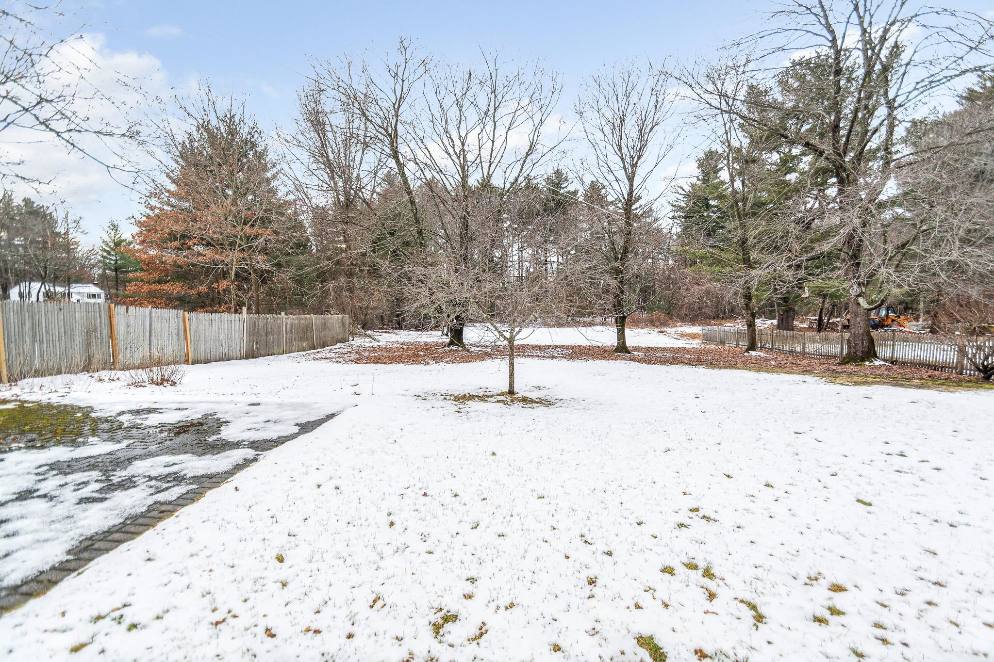 136 Lawrence Road Salem, NH 03079 - Photo 32 of 37