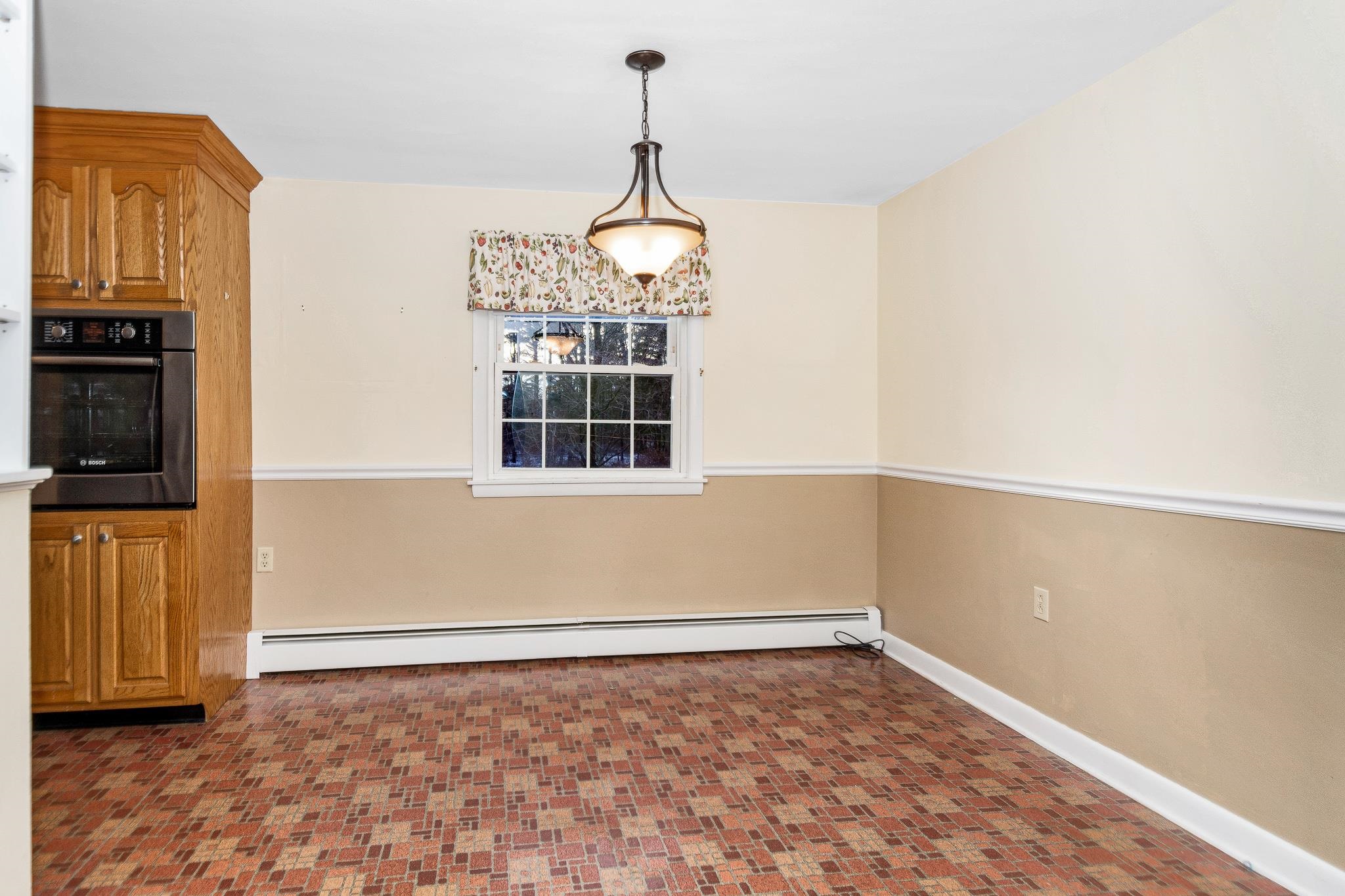 136 Lawrence Road Salem, NH 03079 - Photo 5 of 37