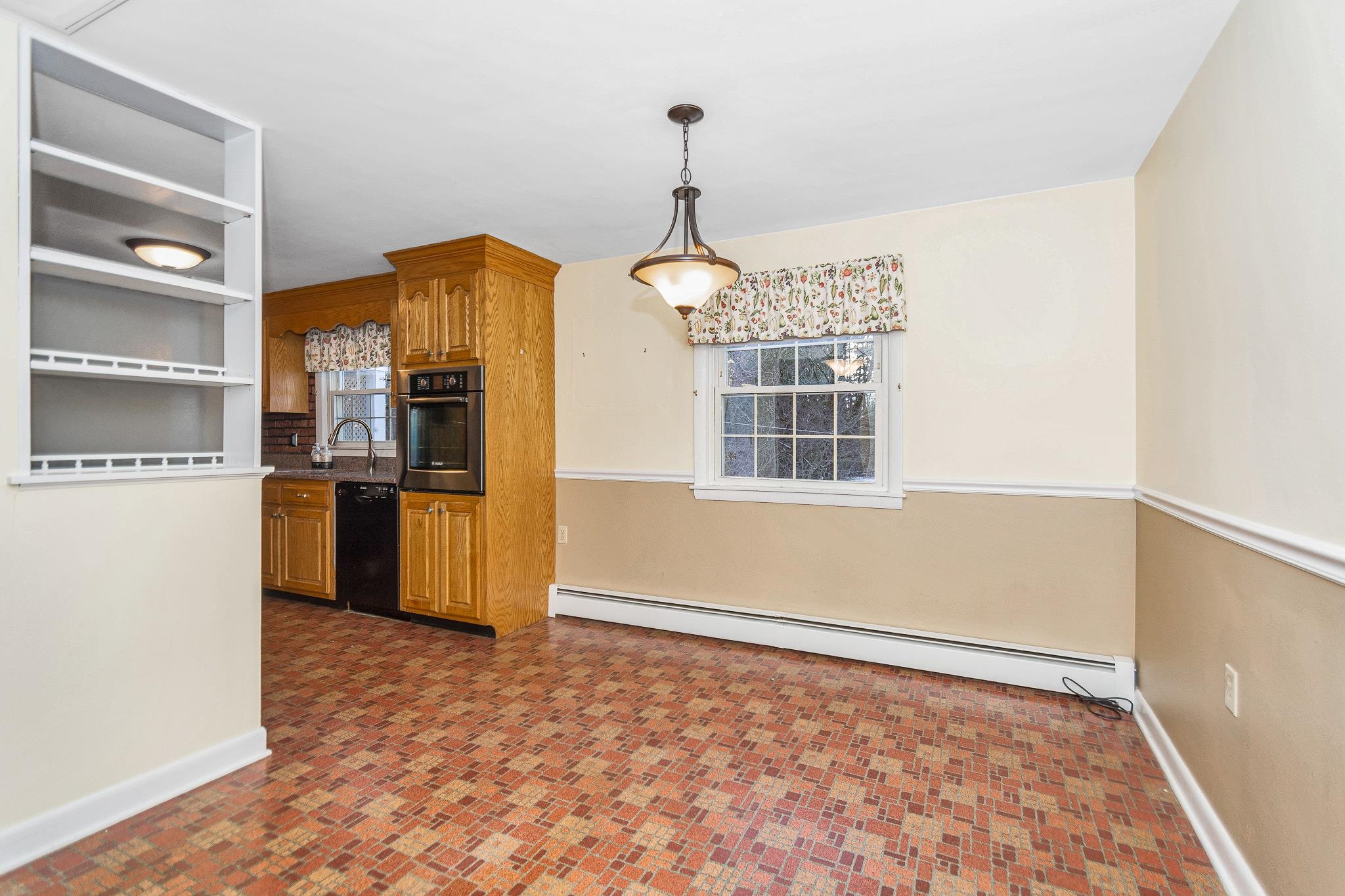 136 Lawrence Road Salem, NH 03079 - Photo 6 of 37