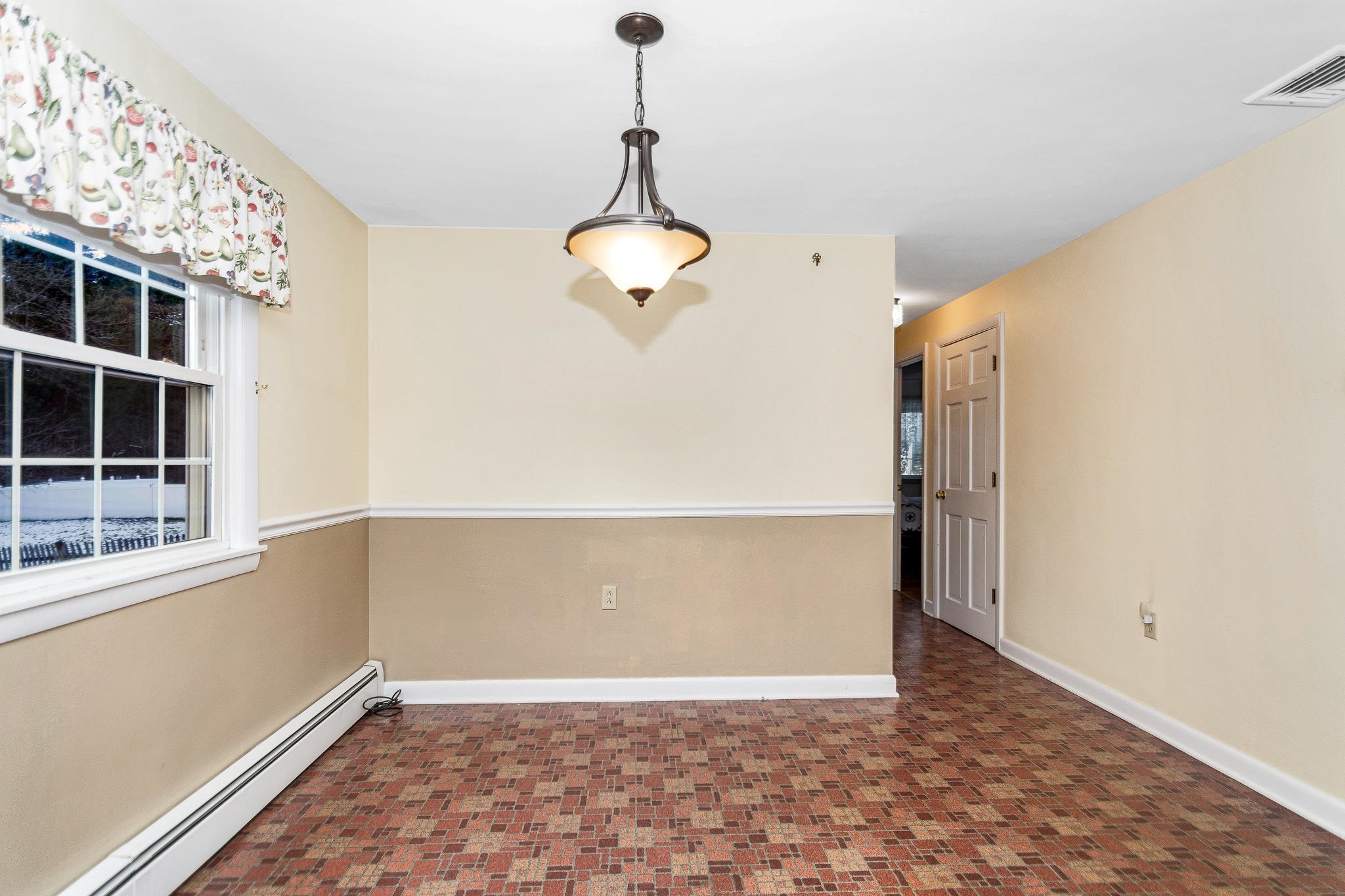 136 Lawrence Road Salem, NH 03079 - Photo 8 of 37