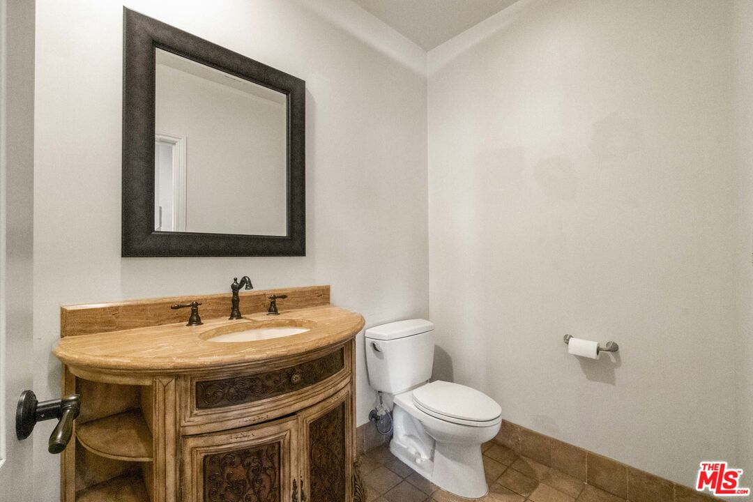 10765 Wilkins Avenue, Unit 8 Los Angeles, CA 90024 - Photo 11 of 33 a bathroom with a toilet a sink and mirror