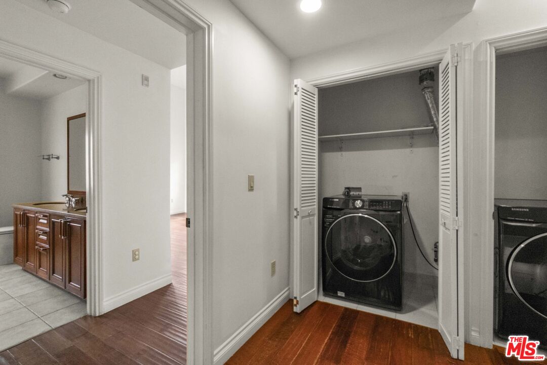 10765 Wilkins Avenue, Unit 8 Los Angeles, CA 90024 - Photo 21 of 33 a view of a bedroom with washer and dryer