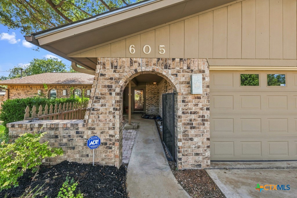 605 Ridgecrest New Braunfels, TX 78130 - Photo 6 of 36 Gallery Image 6